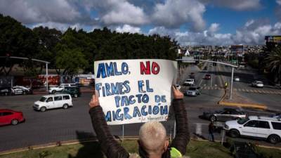 Los migrantes piden a presidente López Obrador no firmar tratos con Donald Trump.