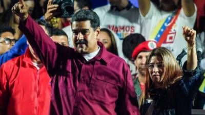 Venezuela enfrenta nuevas sanciones internacionales y el recrudecimiento de la crisis social y económica, tras la cuestionada reelección del presidente Nicolás Maduro hasta 2025 en unos comicios desconocidos por la oposición y varios gobiernos.Maduro se refugia ahora en sus poderosos aliados, nueve países liderados por Rusia y China que reconocieron las elecciones que EEUU consideró una 'farsa'.