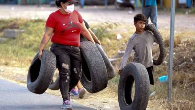 Hondureños de escasos recursos han protestado porque a consecuencia del toque de queda, no han podido trabajar para abastecerse de alimentos.