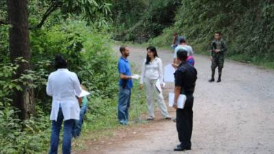 Escena del crimen es analizada por autoridades hondureñas.