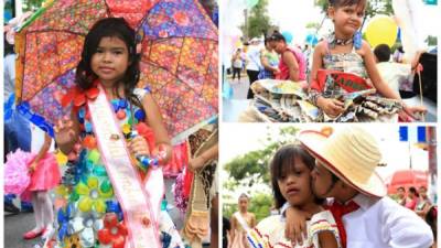 Los pequeñitos desfilaron con sus trajes confeccionados con materiales reciclables. Agunos hasta se regalaron uno que otro beso.