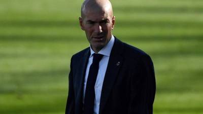 La permanencia de Zinedine Zidane al frente del equipo comienza a ponerse en duda y el club ya tendría en carpeta el nombre de varios entrenadores para reemplazarlo en el banquillo.