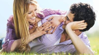 Según estudios, las parejas que son los mejores amigos tienen matrimonios más duraderos y felices.