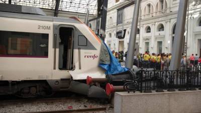 La parte frontal del tren quedó destruida, las autoridades analizarán la caja negra.