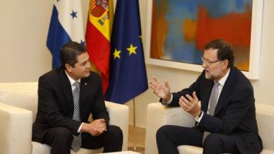 El presidente hondureño Juan Orlando Hernández en su reunión con el mandatario español Mariano Rajoy.