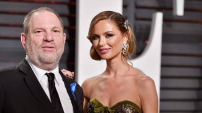 Harvey Weinstein con su esposa Georgina Chapman.