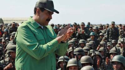El presidente venezolano, Nicolás Maduro, llamó a la Fuerza Armada a mantenerse unida para enfrentar la arremetida de EEUU y del autoproclamado mandatario interino Juan Guaidó.