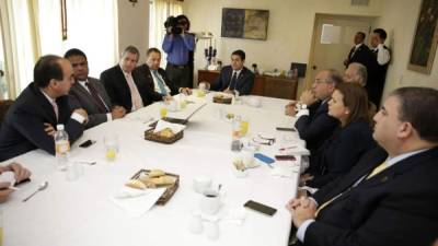 Juan Orlando Hernández se reunió con representantes de National Oilwel Varco y Jorbet.