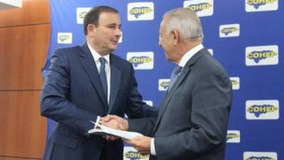 El presidente del Cohep, Juan Carlos Sikaffy, recibe en la sede gremial al presidente del Legislativo, Mauricio Oliva.