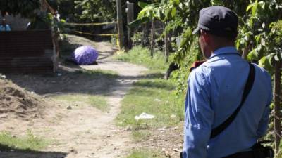 Los familiares taparon el cuerpo para esperar al fiscal.