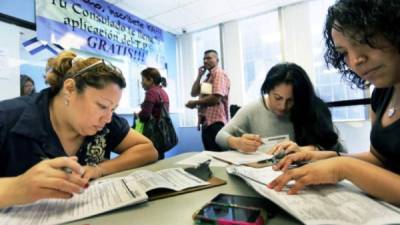 Los beneficiados beben acudir a los consulados.