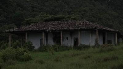 La misteriosa casa esta construida dentro de los terrenos de La Finca 'Los Naranjos' que es propiedad de la Iglesia Católica.