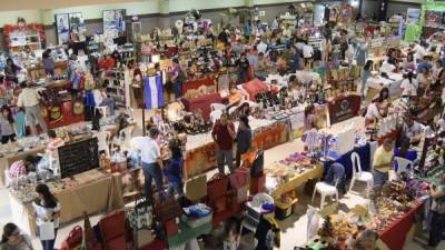 En el edificio Los Zorzales, de Expocentro, se encuentran más de 300 mipymes que venden desde alimentos hasta artículos de cuero a precios accesibles.