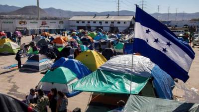 Crisis. Hondureños se hallan varados en Guatemala y México.