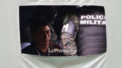 Los reclusos llegan a bordo de convoys de la Policía Miliar con fuertes medidas de seguridad.