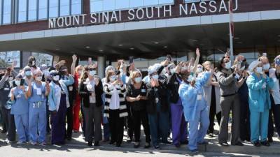 Hospitales de EEUU han despedido a miles de médicos y enfermeras cuyas habilidades no han sido requeridas durante la pandemia de coronavirus./AFP.