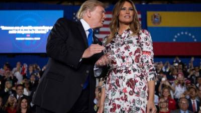 La primera dama estadounidense, Melania Trump, advirtió este lunes que el pueblo de Venezuela 'pronto será libre' al presentar a su esposo, el presidente Donald Trump, durante un discurso sobre la crisis en el país sudamericano.