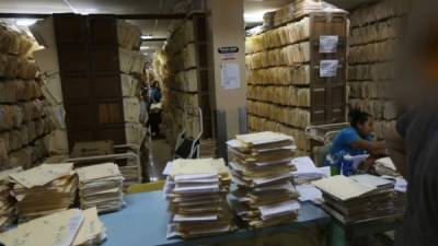 La sala de archivo del Hospital Escuela tiene miles de expedientes.