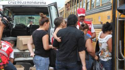 Cientos de menores llegan deportados de México y Guatemala a la frontera de Corinto.