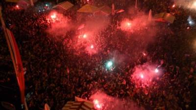 Miles de aficionados de Croacia festejaron ayer a lo grande en la plaza principal de Zagreb, la clasificación de su selección a la final de la Copa del Mundo.