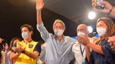 Lasso obtiene el 52,51 % en el balotaje de este domingo, frente al 47,49 % de su rival Andrés Arauz, según resultados del CNE Ecuador. Foto AFP