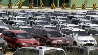 Los vehículos que devolvieron los funcionarios permanecen en el Campo Parada Marte en Tegucigalpa.