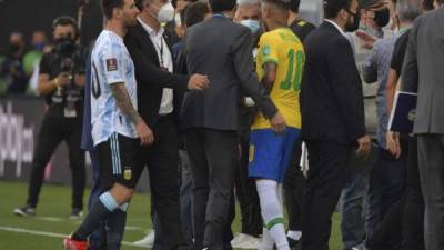 El duelo entre Brasil vs Argentina solo se pudo disputar cinco minutos. Foto AFP.