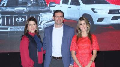 Ejecutivos de Texaco: Ana Belinda Martínez, Armando Vega y María Paula Vergara en el lanzamiento oficial el cual se desarrolló en el Centro de Convenciones Copantl.