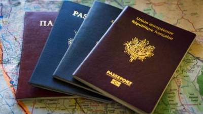 El origen de su pasaporte puede facilitarle o complicarle su entrada a un país en el extranjero. Para comparar el 'poder' que tiene dicho documento, la web Passport Index clasificó los pasaportes d todos los países del mundo atendiendo al número de lugares que permiten visitar sin necesidad de visa. Estos fueron los resultados: