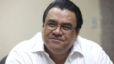 Arturo Corrales, ministro de Seguridad, es ratificado de su cargo para la administración del nuevo Gobierno.