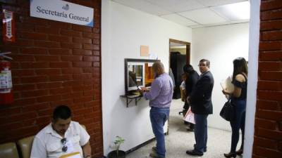 Los parlamentarios y exparlamentarios estaban obligados a presentar su liquidación en la Secretaría General del TSC.