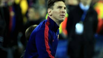 Lionel Messi saltando al Camp Nou para enfrentar a la Roma. Foto AFP