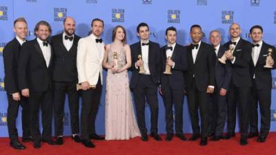 El elenco de La La Land en la entrega de premios de 2017.