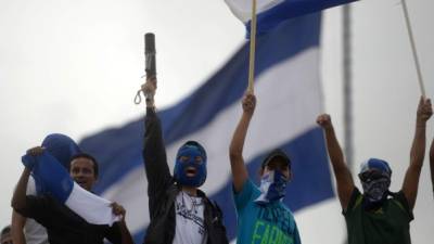 Students march demanding the resignation of Nicaraguan President Daniel Ortega and his wife, Vice-President Rosario Murillo, in Managua on July 23, 2018.Ortega refused Monday to bow to protesters' demands that he step down, vowing in an interview with US television that he will see through his current term until 2021. / AFP PHOTO / MARVIN RECINOS