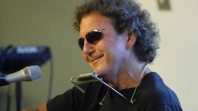 (FILES) In this file photo taken on September 10, 2010 US singer-songwriter and guitarist Tony Joe White smiles as he performs at the SIRIUS XM Studio during the Americana Music Festival in Nashville, Tennessee. - White died at the age of 75 announced his record label on October 26, 2018. (Photo by Ed Rode / GETTY IMAGES NORTH AMERICA / AFP)