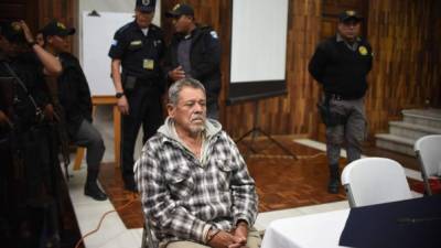 El exmilitar Heriberto Valdez escucha su sentencia. El tribunal impuso una condena que totaliza 360 años.