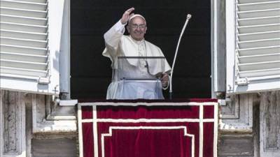 El papa Francisco, este domingo en San Pedro. EFE