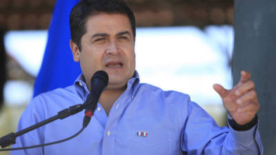 El presidente de Honduras, Juan Orlando Hernández, afirmó hoy que su país analiza la posibilidad de comprar energía a Guatemala o México a precios más competitivos de los que ofrecen las plantas térmicas privadas en esta nación centroamericana.