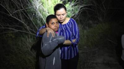 Los niños inmigrantes que son separados de su padre en la frontera son enviados a un albergue en un antiguo local de Walmart en Texas./AFP.