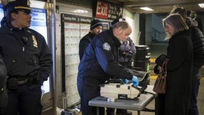 Las autoridades neoyorquinas han reforzado la seguridad en las estaciones de metro y en Times Square. EFE.
