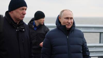 Putin, junto al primer ministro Marat Khusnullin, durante una visita a Crimea.