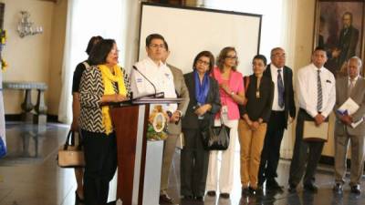 En Casa Presidencial junto a los integrantes del Consejo de Educación el presidente Hernández anunció quienes integran la comisión.