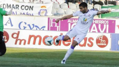 Jonathan Mejía marcó un doblete el sábado al Sportin Gijón.