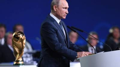 Putin sorprendió a los 80 mil espectadores en el estadio Luzhniki de Moscú al pronunciar un breve discurso de inauguración./AFP.