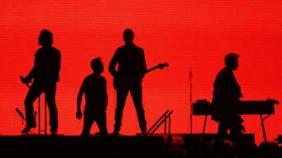 La banda de rock Irlandesa U2 se presenta hoy, sábado 14 de octubre de 2017, en el Estadio Nacional, en Santiago de Chile (Chile). El concierto forma parte del The Joshua Tree Tour 2017, con el que conmemoran el 30o aniversario del lanzamiento del emblemático álbum. EFE/Elvis González