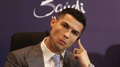 Cristiano Ronaldo durante la conferencia de prensa comoparte de su presentación en el Al Nassr.