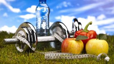 Para prevenir el aparecimiento de la diabetes tipo 2 se debe mantener una dieta sana, hacer ejercicio y estar bien hidratada.