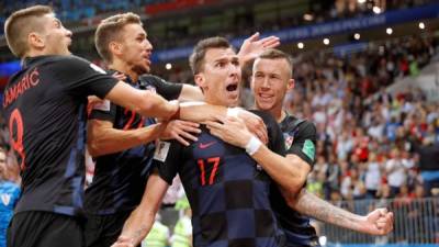 El festejo de los jugadores de Croacia tras el gol de Mario Mandzukic ante Inglaterra. Foto EFE