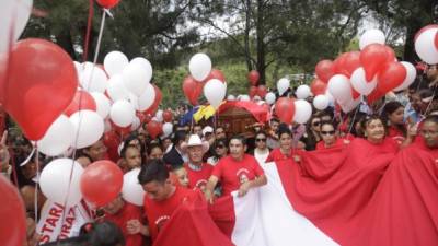 El pueblo se volcó a la plaza, adonde hubo un acto, y al cementerio.