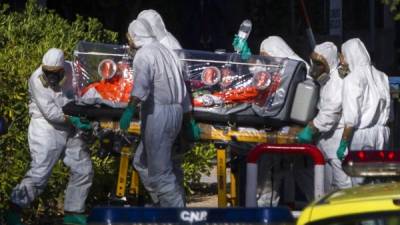 El sacerdote español infectado de ébola que fue repatriado hace cinco días para recibir tratamiento falleció ayer.